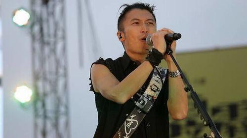 谢霆锋背乐器爆料视频,揭秘音乐才子的多面人生