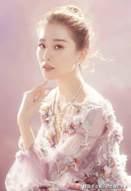 爆料娱乐圈的女星,揭秘明星背后的真实故事