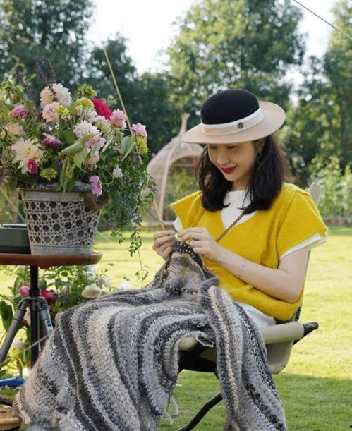 三十万男网红吃瓜,共同探讨娱乐圈最新瓜料风云